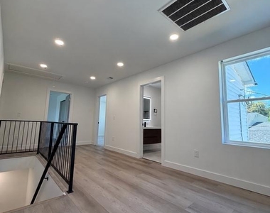 6 Apricot Lane - Photo Thumbnail 11