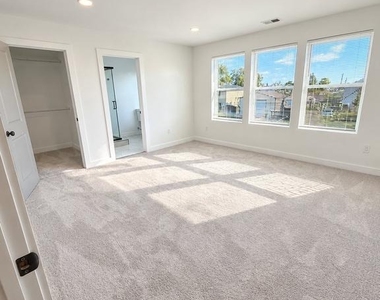 6 Apricot Lane - Photo Thumbnail 12