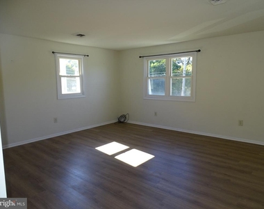 111 Hunter Way - Photo Thumbnail 1
