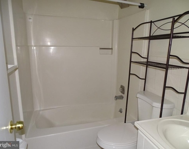 111 Hunter Way - Photo Thumbnail 9