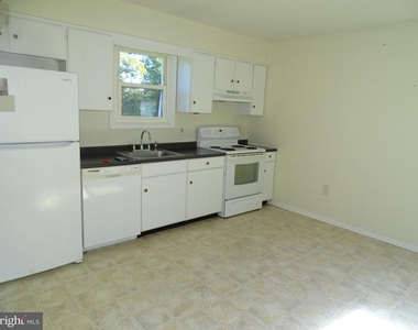 111 Hunter Way - Photo Thumbnail 3