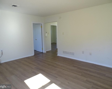 111 Hunter Way - Photo Thumbnail 2