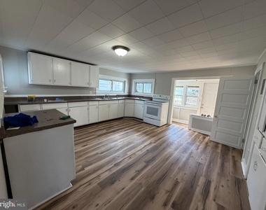 21 E Pittsfield Street - Photo Thumbnail 2