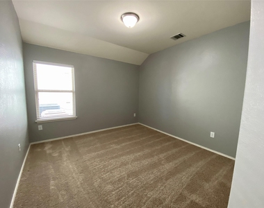 466 Eagle Brook Ln - Photo Thumbnail 24