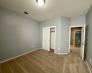 466 Eagle Brook Ln - Photo Thumbnail 25