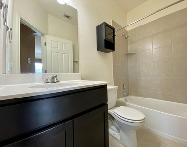 466 Eagle Brook Ln - Photo Thumbnail 20
