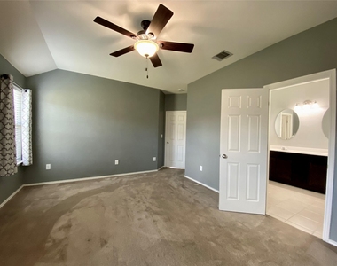 466 Eagle Brook Ln - Photo Thumbnail 13