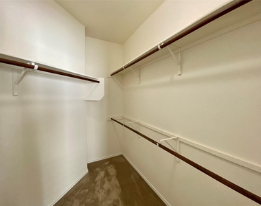 466 Eagle Brook Ln - Photo Thumbnail 17