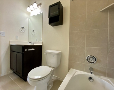 466 Eagle Brook Ln - Photo Thumbnail 21