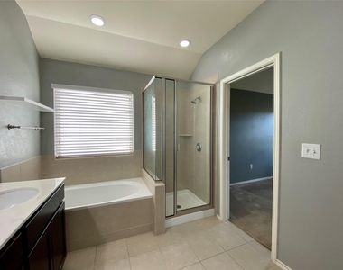 466 Eagle Brook Ln - Photo Thumbnail 15