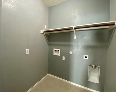 466 Eagle Brook Ln - Photo Thumbnail 19