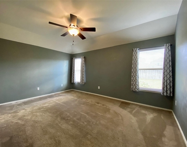 466 Eagle Brook Ln - Photo Thumbnail 11