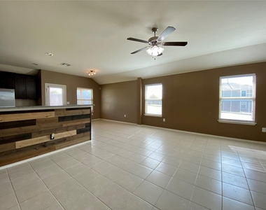466 Eagle Brook Ln - Photo Thumbnail 5