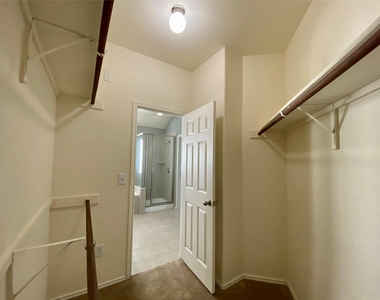 466 Eagle Brook Ln - Photo Thumbnail 18