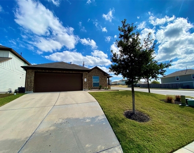 466 Eagle Brook Ln - Photo Thumbnail 1