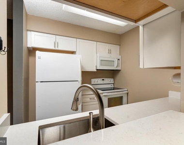 1510 Ravens Crest Drive - Photo Thumbnail 5