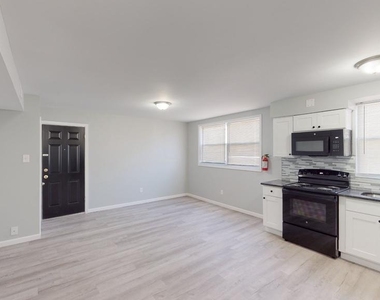 910 Gateway Boulevard - Photo Thumbnail 18