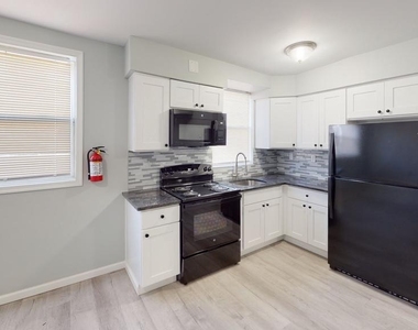 910 Gateway Boulevard - Photo Thumbnail 4