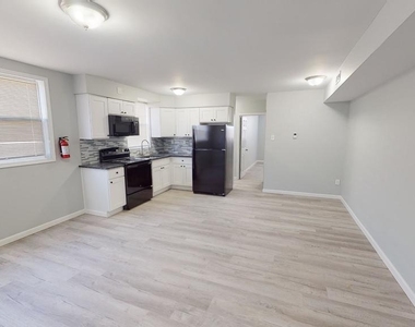 910 Gateway Boulevard - Photo Thumbnail 17