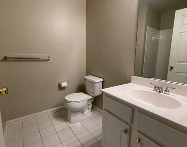 196 Chancellor Drive - Photo Thumbnail 8