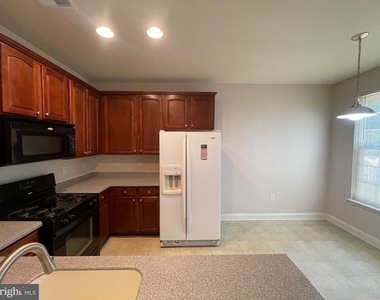 196 Chancellor Drive - Photo Thumbnail 5