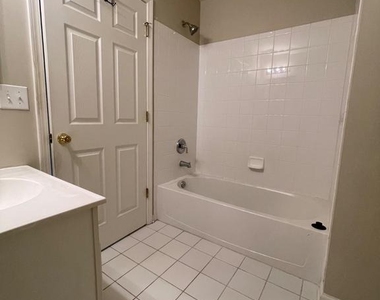 196 Chancellor Drive - Photo Thumbnail 13