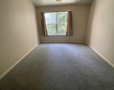 196 Chancellor Drive - Photo Thumbnail 11