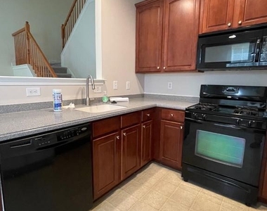 196 Chancellor Drive - Photo Thumbnail 6
