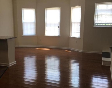 357 Oakwood Avenue - Photo Thumbnail 2