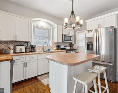 221 Center Street - Photo Thumbnail 5