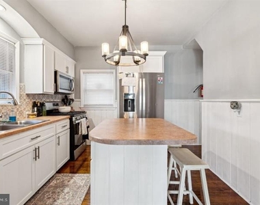 221 Center Street - Photo Thumbnail 6