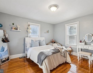 221 Center Street - Photo Thumbnail 10