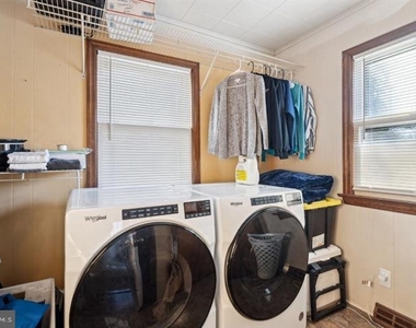 221 Center Street - Photo Thumbnail 8