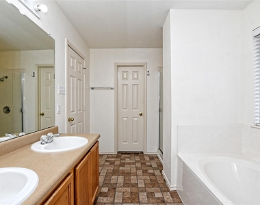 1815 Lost Maples Loop - Photo Thumbnail 12