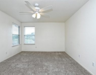 1815 Lost Maples Loop - Photo Thumbnail 9