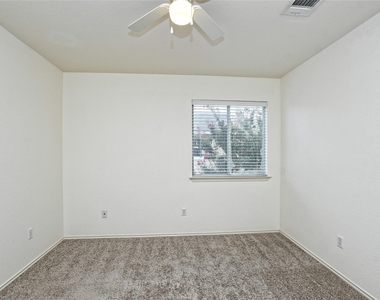 1815 Lost Maples Loop - Photo Thumbnail 16
