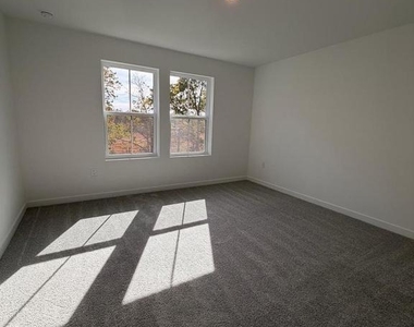 47 Silverbell Avenue - Photo Thumbnail 15