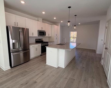 47 Silverbell Avenue - Photo Thumbnail 12