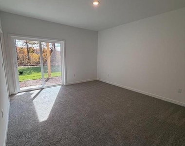 41 Silverbell Avenue - Photo Thumbnail 2