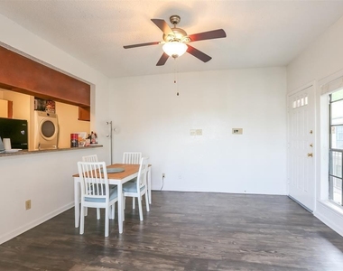 912 W 22nd St - Photo Thumbnail 1
