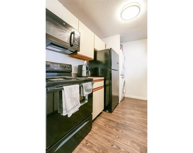 912 W 22nd St - Photo Thumbnail 4