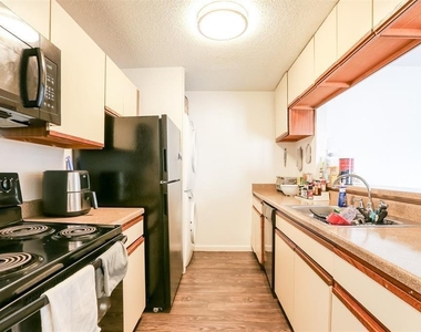 912 W 22nd St - Photo Thumbnail 3