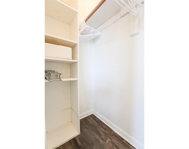 912 W 22nd St - Photo Thumbnail 12