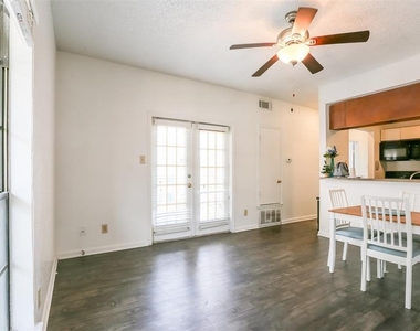 912 W 22nd St - Photo Thumbnail 2