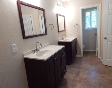 3903 Alexandria Dr - Photo Thumbnail 5