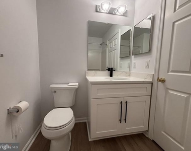 906 Coventry Way - Photo Thumbnail 11