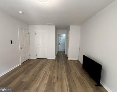 906 Coventry Way - Photo Thumbnail 6