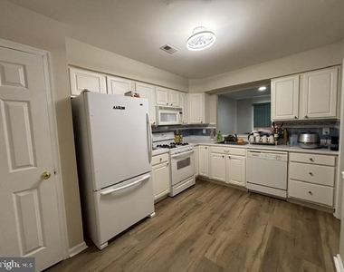 906 Coventry Way - Photo Thumbnail 2
