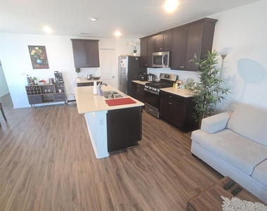 7208 Spotted Leaf Way - Photo Thumbnail 8