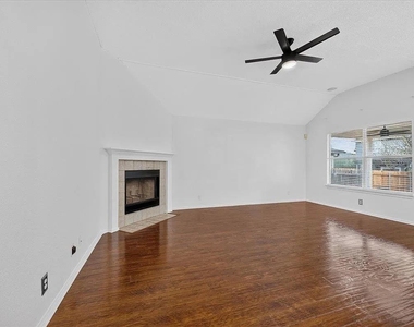 16831 Bailey Jean Dr - Photo Thumbnail 4